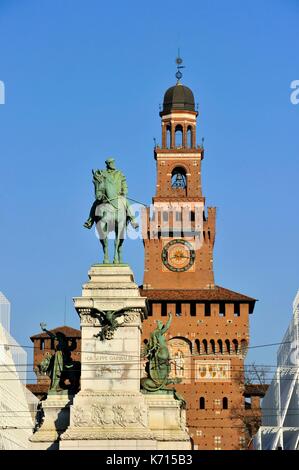 Italien, Lombardei, Mailand, das Castello Sforzesco (Schloss Sforza), im 15. Jahrhundert erbaut durch Herzog von Mailand Francesco Sforza, Torre del Filarete, Turm gebaut vom Architekten Antonio Di Pietro (oder Averlino Averulino) auch bekannt als Filarete Stockfoto