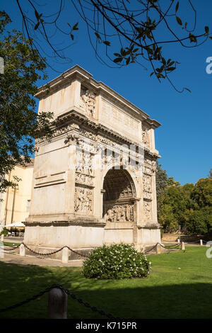 Der Bogen des Trajan in Latina (Italien) Stockfoto