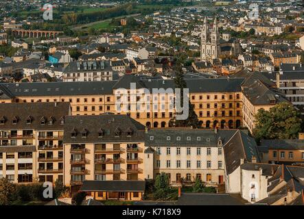 Frankreich, Aveyron, an den großen Sehenswürdigkeiten in Midi Pyrenäen, Rodez, Blick auf die Downtown von der Oberseite der Glockenturm der Kathedrale aufgeführt Stockfoto