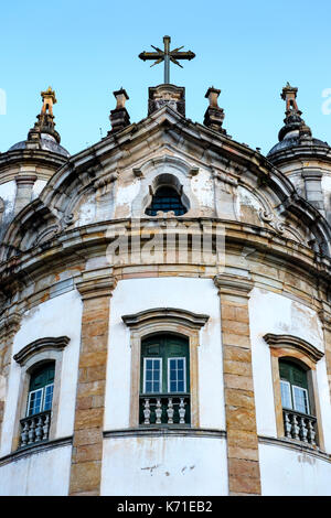 Fassade, Außenansicht der Kirche Nossa Senhora do Rosario, Beispiel kolonialer und barocke Architektur in Belo Horizonte, Minas Gerais, Brasilien. Stockfoto