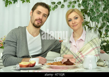 Familie mit Frühstück Stockfoto