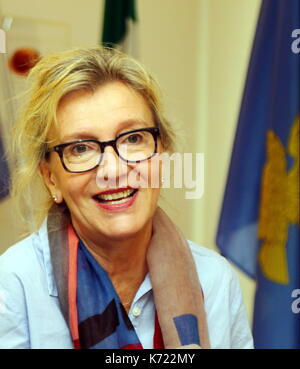 Pordenone, Italien. 14 Sep, 2017. Die amerikanische Schriftstellerin Elizabeth Strout teilnehmen auf der Pressekonferenz während einer literarischen Veranstaltung Pordenonelegge. Es XVII BookFest mit Autoren vom 13. bis 17. September in Pordenone am 14 September, 2017. Quelle: Andrea Spinelli/Alamy leben Nachrichten Stockfoto