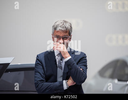 Frankfurt am Main, Deutschland. 14 Sep, 2017. Audi-chef Rupert Stadler Gesten in der Audi Messestand auf der Internationalen Automobil-Ausstellung (IAA) in Frankfurt am Main, Deutschland, 14. September 2017. Foto: Andreas Arnold/dpa/Alamy leben Nachrichten Stockfoto