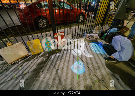 Los Angeles, USA. 14 Sep, 2017. Lackierung 1 Künstler des berühmten Downtown Los Angeles kunst Spaziergang am 14.September 2017 in Los Angeles, Kalifornien Quelle: Chon Kit Leong/Alamy leben Nachrichten Stockfoto