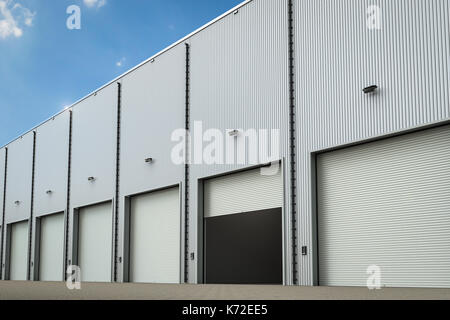 3D-rendering Lager außen mit Shutter Türen Stockfoto