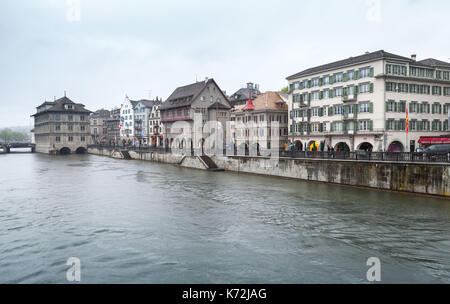 Zürich, Schweiz - 6. Mai 2017: Stadtbild des alten Zürich - die grösste Stadt der Schweiz und die Hauptstadt des Kantons Zürich Stockfoto