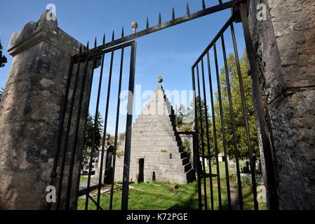 Frankreich, Franche-Comté, Besancon, Anne Frank Straße, Jüdischer Friedhof, die Picard Pyramide, das Mausoleum des Schleiers Picard Familie, Portal der Eintragung Stockfoto