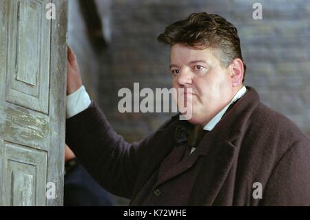 Aus der Hölle Jahr: USA/Großbritannien 2001 Regie: Albert Hughes, Allen Hughes Robbie Coltrane Foto: Jürgen Vollmer. Es ist verboten, das Foto aus dem Kontext der Förderung der Film zu reproduzieren. Es muss den Film Company und/oder der Fotograf durch/über die durch den Film Unternehmen erlaubt autorisierten oder zugewiesenen gutgeschrieben. Zur redaktionellen Verwendung eingeschränkt. Foto 12 wird keine Werbung Rechte der Personen vertreten. Stockfoto