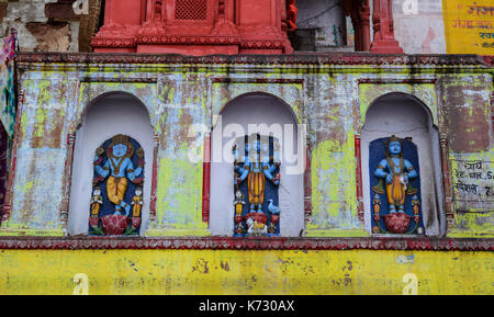 Varanasi, Indien - May 11, 2015. Kleine Hindu Tempel in Varanasi, Indien. Varanasi auch Benares oder Kashi ist eine Stadt an den Ufern des Ganges in Stockfoto