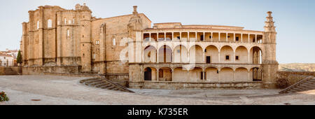 Panoramablick Kloster von San Benito de Alcantara, Extremadura, Spanien Stockfoto