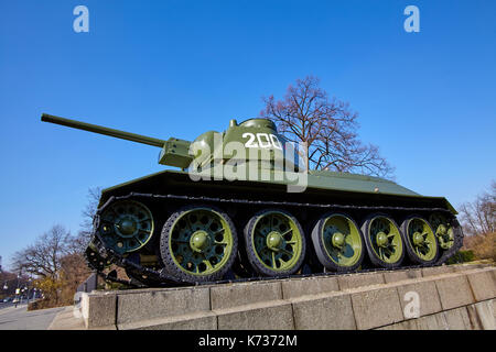 Sowjetischer Panzer Denkmal in Berlin. Architektonisches Detail des sowjetischen Ehrenmals Stockfoto