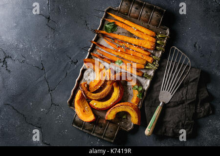 Gebratene junge Karotten und Kürbis Stockfoto