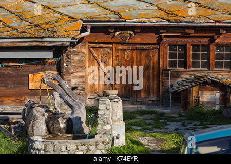 LA SAGE, SCHWEIZ - rustikale Hütte in den Walliser Alpen, Kanton Wallis, Schweizer Alpen. Stockfoto