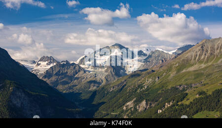 LA SAGE, SCHWEIZ - Pigne d'Arolla Berg (3.796 m 12,454 ft) in den Walliser Alpen, Kanton Wallis, Schweizer Alpen. Stockfoto