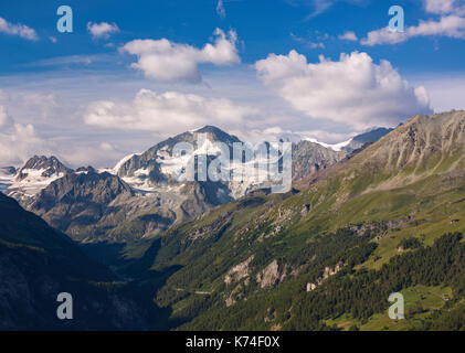 LA SAGE, SCHWEIZ - Pigne d'Arolla Berg (3.796 m 12,454 ft) in den Walliser Alpen, Kanton Wallis, Schweizer Alpen. Stockfoto