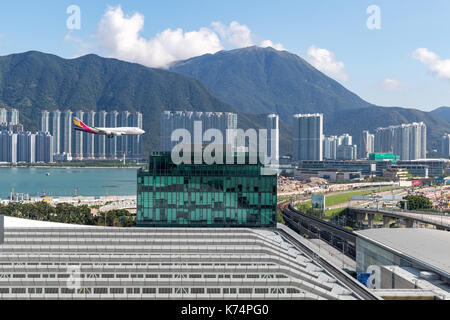 Lantau, Hong Kong - 11. September 2017: Flugzeug Landung auf dem Internationalen Flughafen Hong Kong Stockfoto