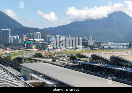 Lantau, Hong Kong - 11. September 2017: Flugzeug Landung auf dem Internationalen Flughafen Hong Kong Stockfoto