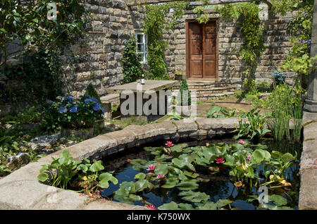 Der pazo Secret Garden von Rose McMonigall für Binsenweisheit de Galicia, ausgelegt für RHS Hampton Court Palace Flower Show. Stockfoto