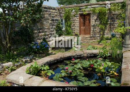 Der pazo Secret Garden von Rose McMonigall für Binsenweisheit de Galicia, ausgelegt für RHS Hampton Court Palace Flower Show. Stockfoto