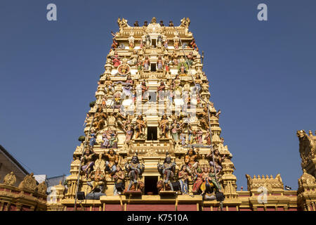 Die komplexen Gopuram Turm von neuen Kathiresan Hindutempel in Pettah Bezirk von Colombo, Sri Lanka. Stockfoto