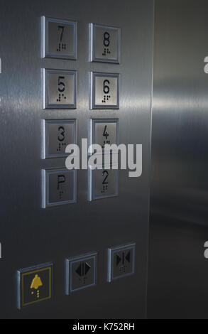 Bedienfeld anheben, 7 Etagen. Stockfoto