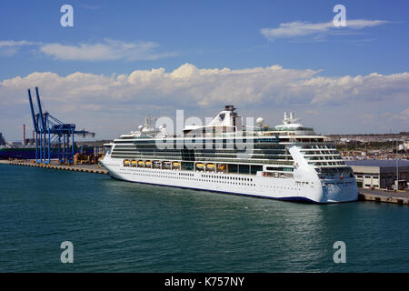 Kreuzfahrtschiff Brilliance of the Seas im Dock bei Civitavecchia, der Hafen von Rom Stockfoto