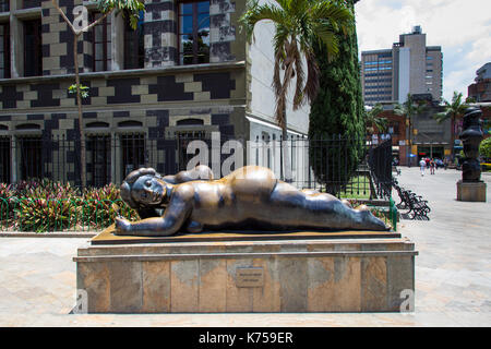 Mujer con espejo Skulptur, Botero Plaza, Medellin, Kolumbien Stockfoto