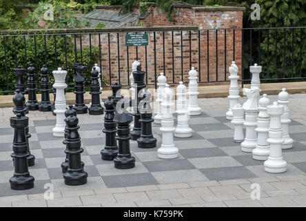 Großes Schach im Freien an der Universität von Nottingham eingestellt Stockfoto