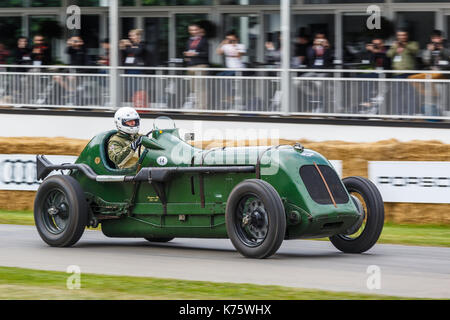 1926 Bentley 8 Liter besonderes, Brooklands Racer, mit Fahrer Steven Russell auf der 2017 Goodwood Festival of Speed, Sussex, UK. Stockfoto