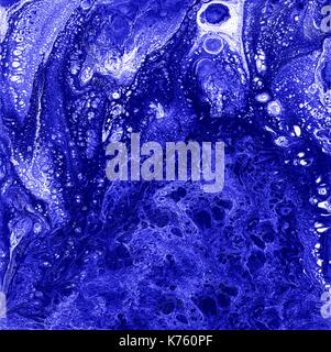 Liguid Aquarell und Tusche abstrakte farbige Malerei. Nasse keuchte Illustration, abstrakten Hintergrund blaue Farbe und Tapeten. Stockfoto