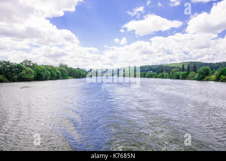 TRIER, Deutschland - 4. Aug. 17: Blick auf Mosel, einem der Nebenflüsse des Rheins. Stockfoto