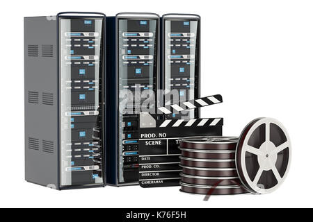 D-Cinema Server Konzept. Computer Server Racks mit Filmrolle und Klappe, 3D-Rendering Stockfoto