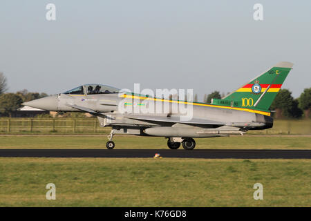 3 Squadron 100. Jahrestag Typhoon an der Einheiten home base an RAF Coningsby am späten Nachmittag Winter sky. Stockfoto