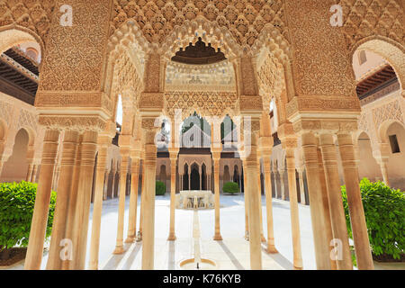 Hof der Löwen in der Alhambra in Granada, Spanien Stockfoto