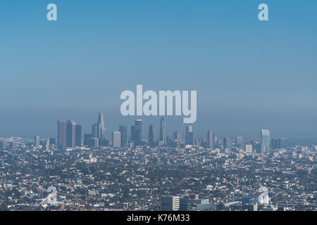 Blick auf Los Angeles Stadtbild vom Griffith Observatorium im Norden der Stadt auf dem Berg Hollywood Stockfoto