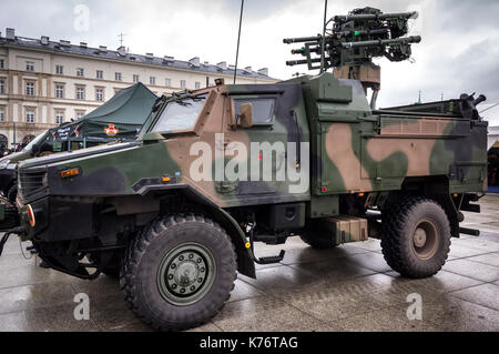 Moderne polnische MMSR Zubr verwendet für Selbstfahrende anti-aircraft mobile Raketenwerfer POPRAD system - Warschau, Polen. Stockfoto