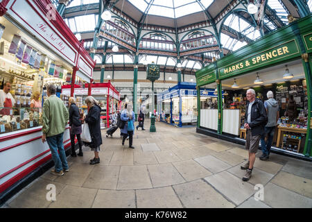Leeds, Kirkgate Markt, der Heimat der ersten Marks und Spencer ausgeht, in Leeds, West Yorkshire, England. Stockfoto