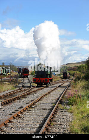 Der ir-Gomer' und 71515 Aufgaben auslagern in Furnace Abstellgleise. Pontypool and Blaenavon Railway. Stockfoto