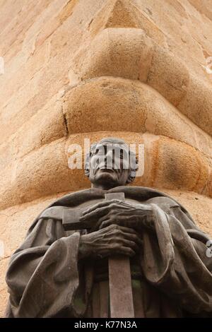 Spanien, Extremadura Region Cáceres Provinz, Caceres, monumentale Ciudad, Altstadt, Statue von San Pedro de Alcantara Stockfoto