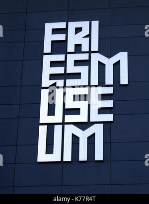 Logo des Neuen Friesische Museum (Frysk Museum) Gebäude auf Vestdijk 14-16 (auch Zaailand) Square in Leeuwarden, Niederlande, im Jahr 2013 eröffnet. Stockfoto