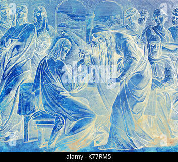 Frau in Bethanien salbt Jesus mit teuren wohlriechendem Öl, Grafik Collage von der Gravur des Nazareene Schule, in der heiligen Bibel veröffentlicht, St. Vojtech Publishing, Trnava, Slowakei, 1937. Stockfoto