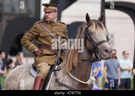 General John Pershing Imitator, David Shuey, mit dem Pferd, während National Memorial Day Parade - Washington, DC, USA Stockfoto