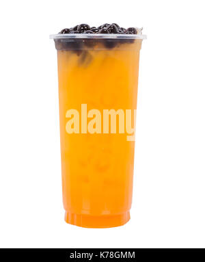 Sortierte Kaffee Getränke auf Crushed Eis mit Früchten Perlen auf weißem Hintergrund Stockfoto