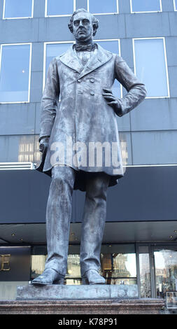 Statue von Robert Stephenson Eisenbahningenieur Stockfoto