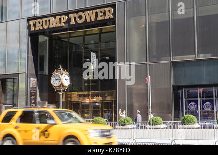 Trump Tower ist ein Büro- und Wohnhaus-Wolkenkratzer in Midtown Manhattan an der Fifth Avenue, New York City, USA Stockfoto