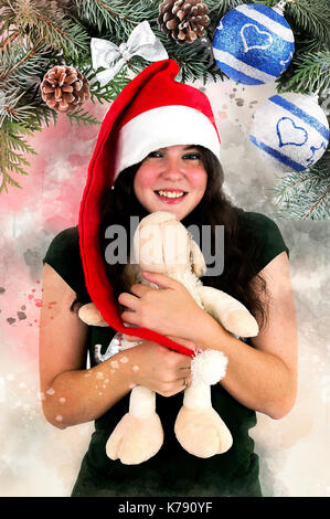 Digital verbesserte Bild einer jungen jugendlich tragen Santa's Helper hat und Umarmen ein Ausgestopfter Teddybär mit Weihnachtsschmuck im Hintergrund Stockfoto