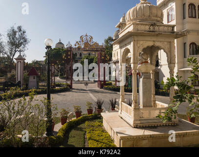 UDAIPUR, INDIEN - ca. November 2016: Gärten der Stadt Palast in Udaipur Stockfoto