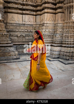 UDAIPUR, INDIEN - ca. November 2016: Blick auf den Jagdish Tempel in Udaipur. Eine beliebte Attraktion in der Stadt, weil der ​The aufwendigen Schnitzereien. Stockfoto