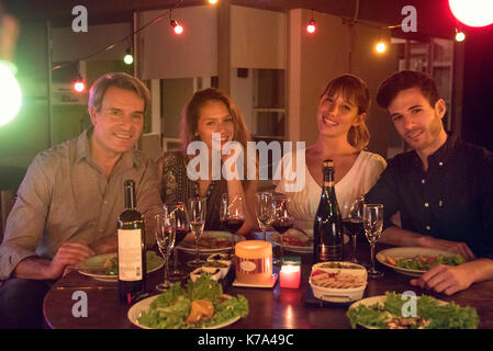 Gruppe von Freunden genießen Dinner-party Stockfoto
