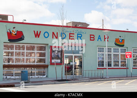 ASBURY PARK, NEW JERSEY - März, 19, 2017: Ein Blick auf die Fassade des berühmten Wunder Bar Stockfoto